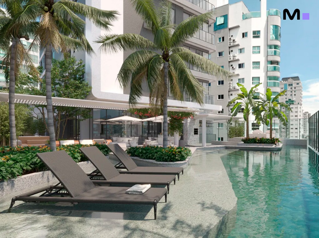 Piscina luxuosa no Redentor Residencial com espreguiçadeiras e palmeiras.