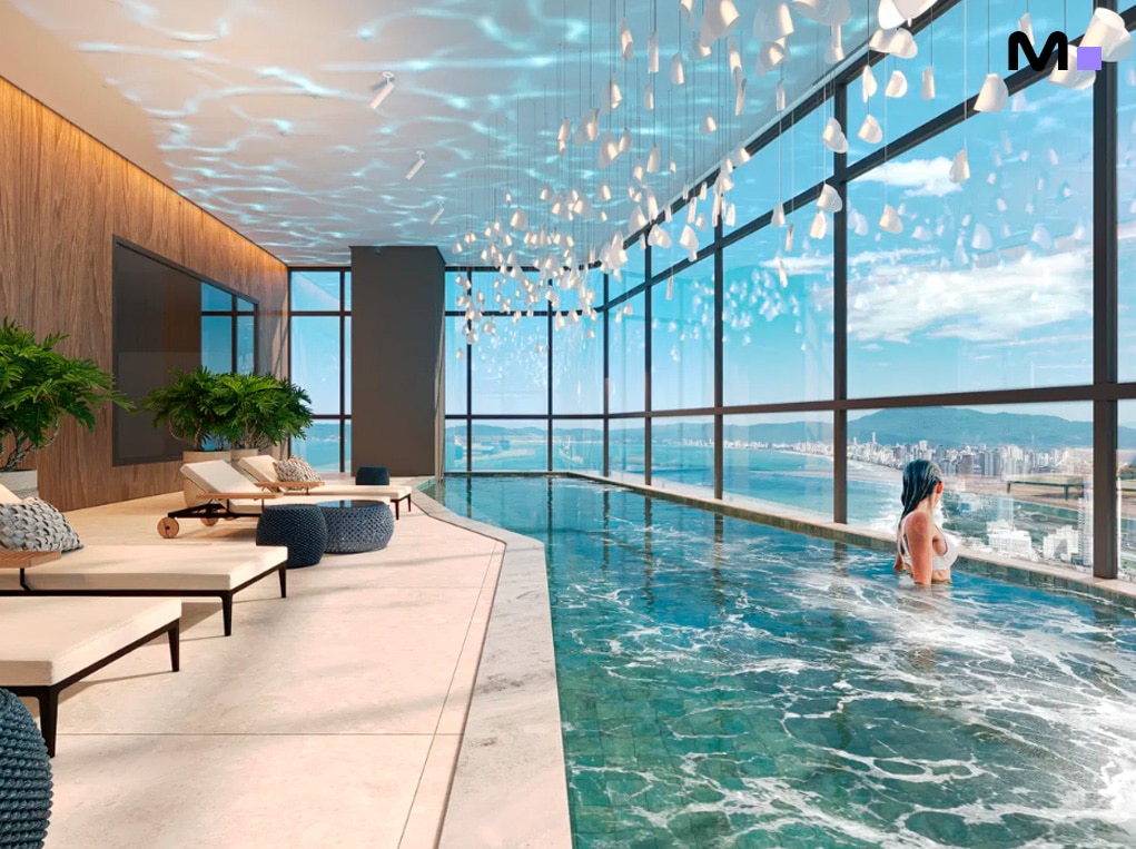 Piscina interna luxuosa com vista panorâmica no Redentor Residencial.