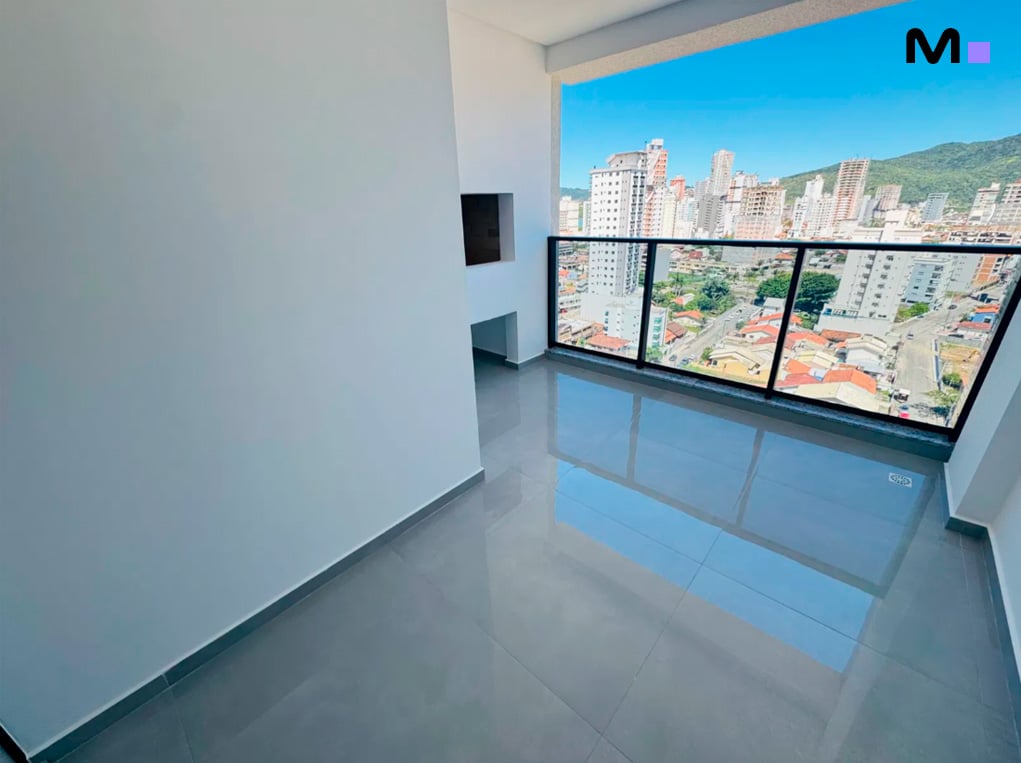 Varanda moderna com vista da cidade no Edifício Ocean Cay.