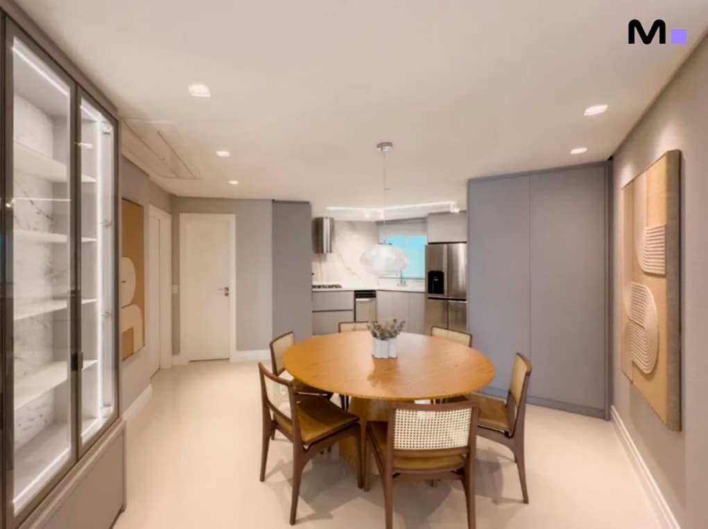 Sala de jantar moderna com mesa redonda de madeira e cadeiras de vime no Infinity Coast Residence.