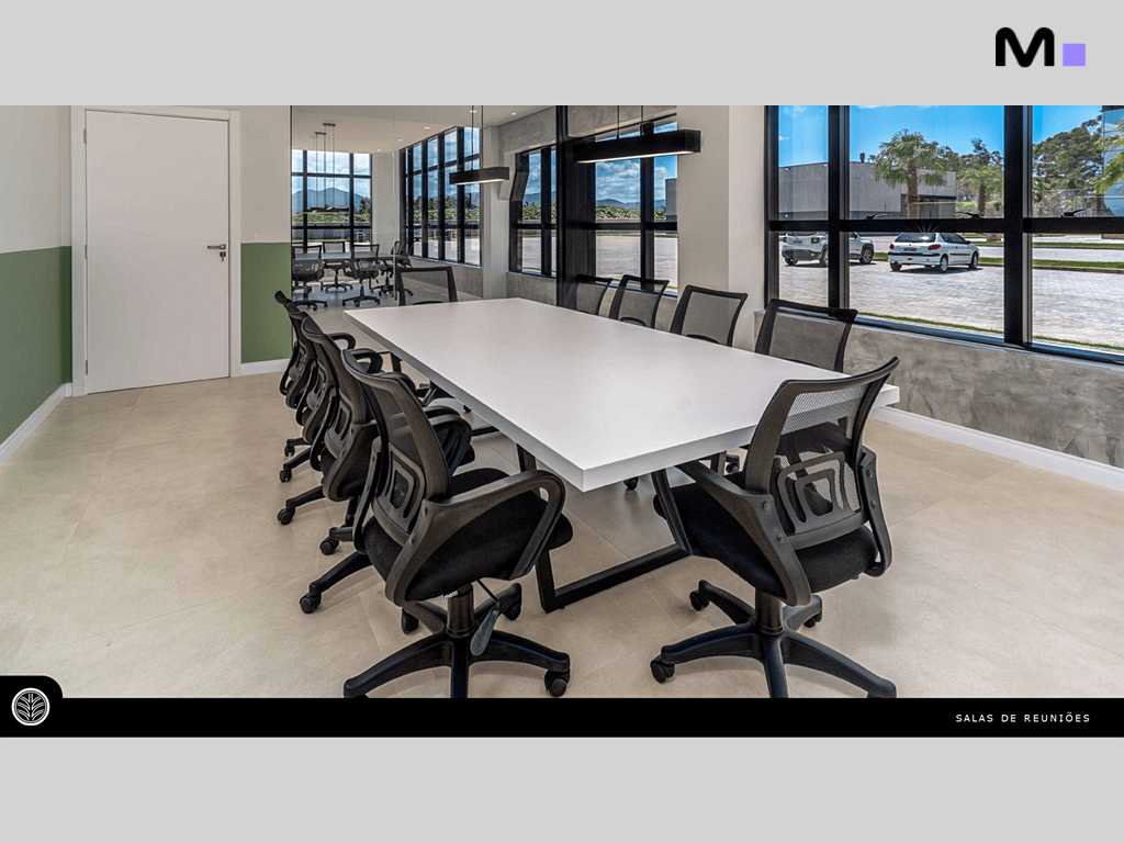 Sala de reuniões moderna no ABC Business Park com mesa branca e cadeiras pretas.