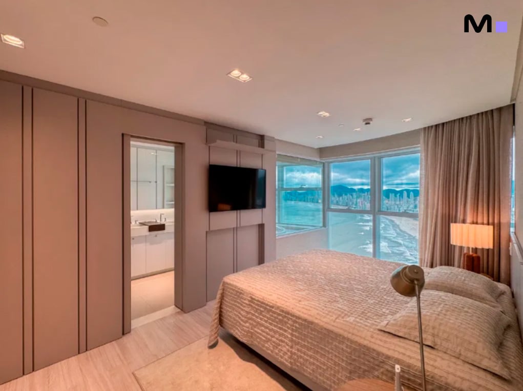 Quarto moderno com vista para o mar no Infinity Coast Residence. Cama de casal, TV e decoração elegante.