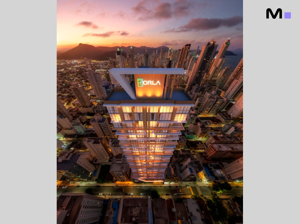 Vista aérea do edifício Porla em Las Salinas ao entardecer. Arquitetura moderna e luzes vibrantes.