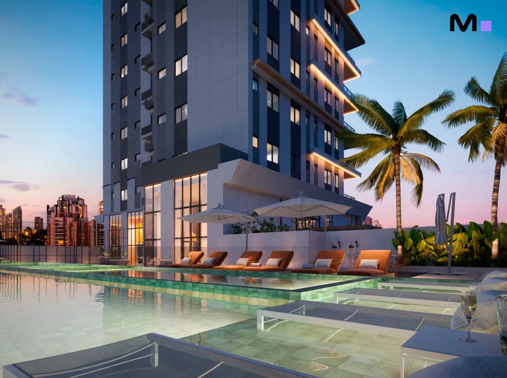 Piscina moderna no Las Salinas Residence com vista da cidade ao pôr do sol.