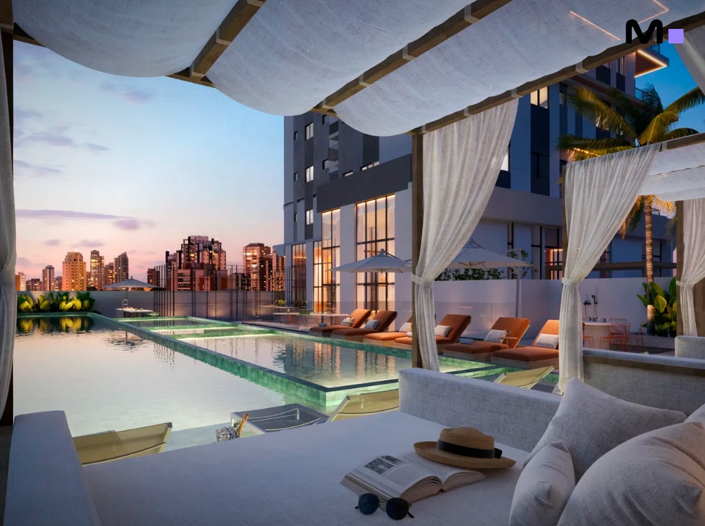 Piscina luxuosa no Las Salinas Residence com vista da cidade ao pôr do sol.