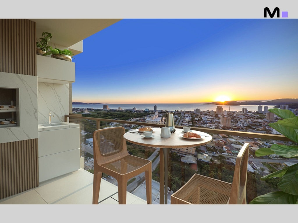 Varanda do Quest Residence com mesa, cadeiras e vista panorâmica da cidade ao pôr do sol.