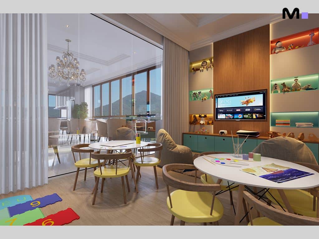 Sala de jogos infantil no Palazzo Reale, com mesas e TV.