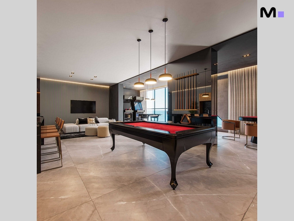 Sala de jogos moderna com mesa de bilhar preta e detalhes em vermelho, piso de mármore e iluminação elegante.