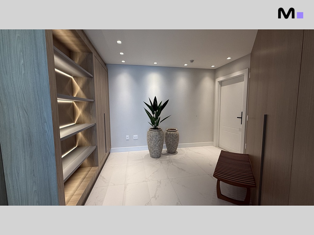 Hall de entrada moderno com armários embutidos e plantas em vasos no Garden Square Residence.