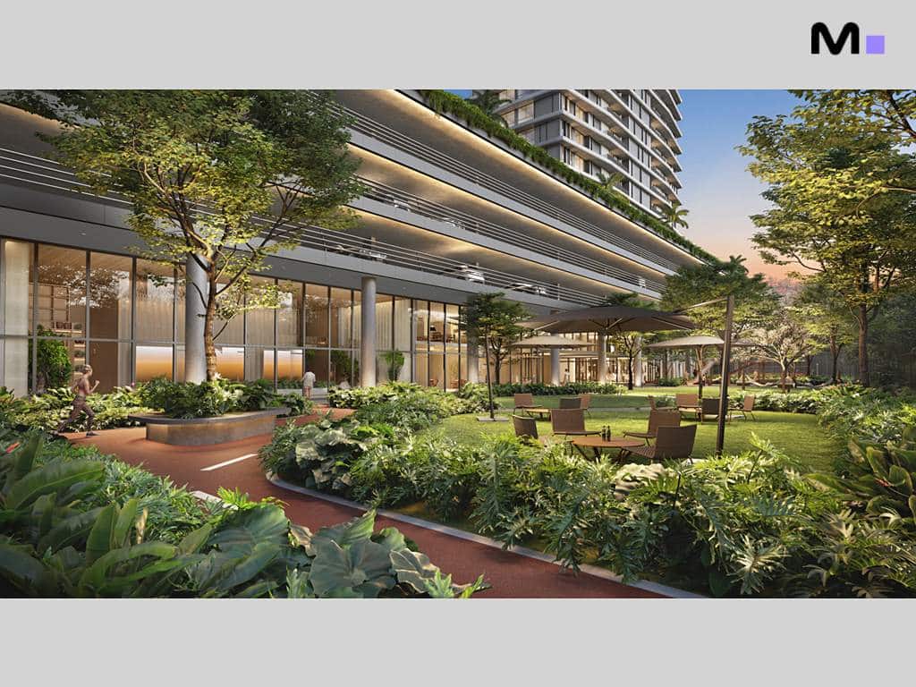 Residência Lagom Perequê: área externa com jardim, pista de caminhada e mesas sob guarda-sóis.