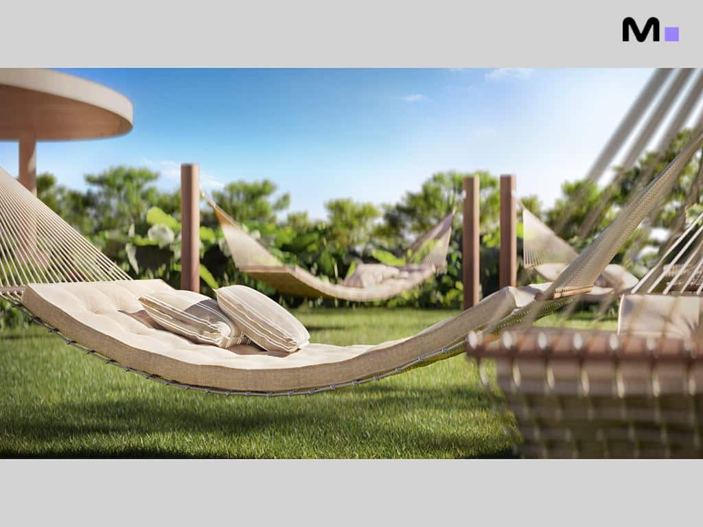 Rede relaxante com almofadas no Lagom Perequê Residence, em um dia ensolarado.