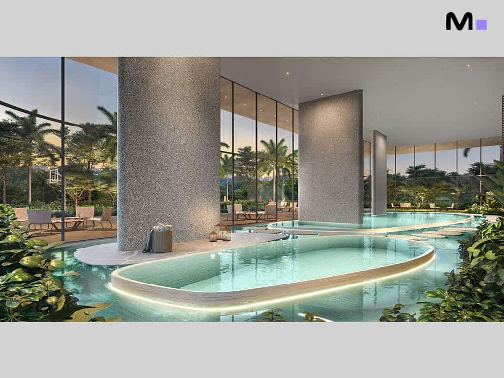 Piscina interna elegante no Lagom Perequê Residence com vista para a natureza.