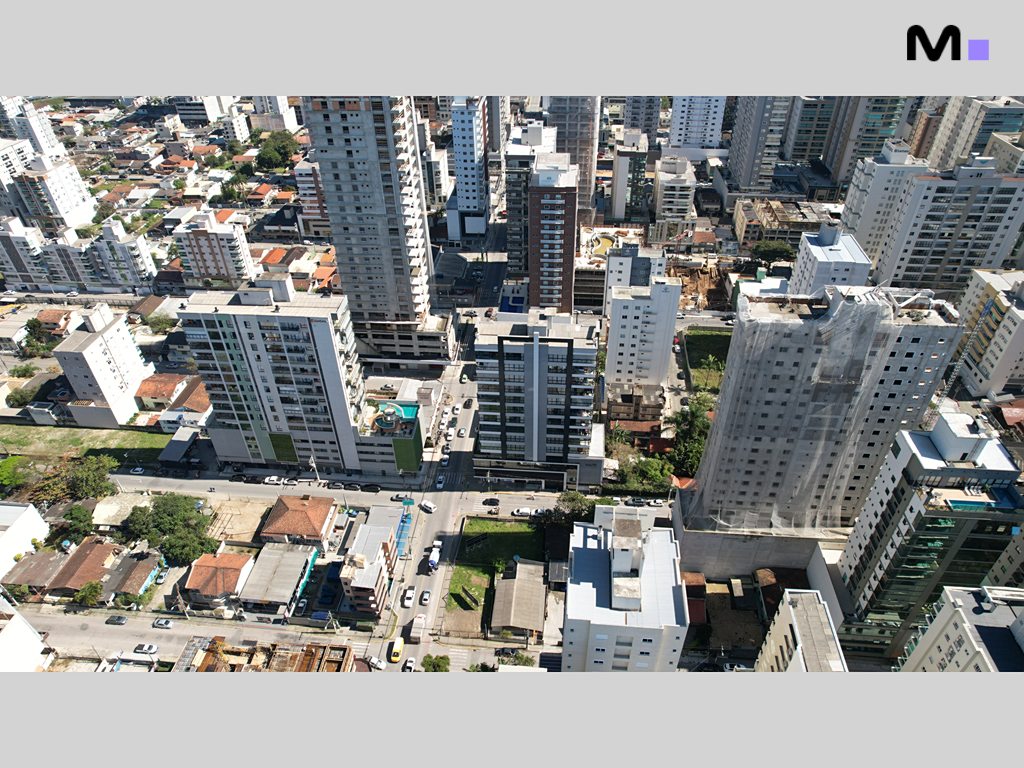 Vista aérea de prédios residenciais modernos em área urbana, possivelmente Realta Residence.