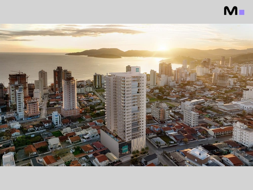 Vista aérea do Seven Residence em Balneário Camboriú ao amanhecer.